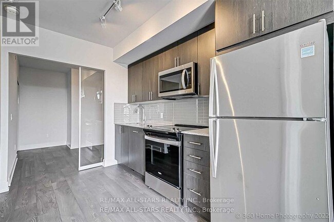 Building Photo - 2550 Simcoe St N