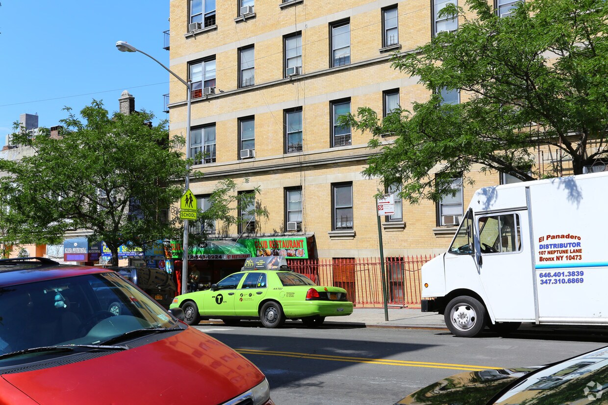 Building Photo - 552 W 184th St