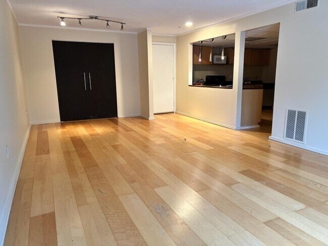 Foto del edificio - 13 Shadowbrook Ln