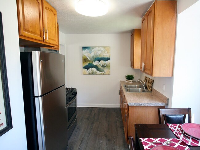 Building Photo - 3 Bedroom, 1 Bathroom Bungalow for Rent