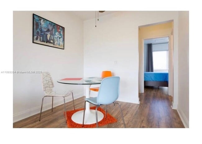 Foto del edificio - 7333 Byron Ave