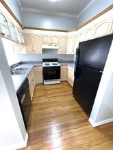 Building Photo - 4122 Drake St