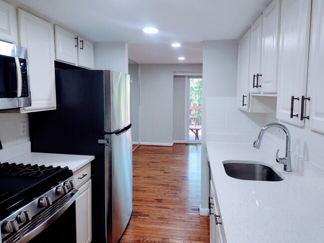Building Photo - 5455 Hildebrand Ct