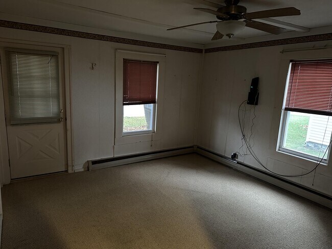 Building Photo - 715 Farnsworth St