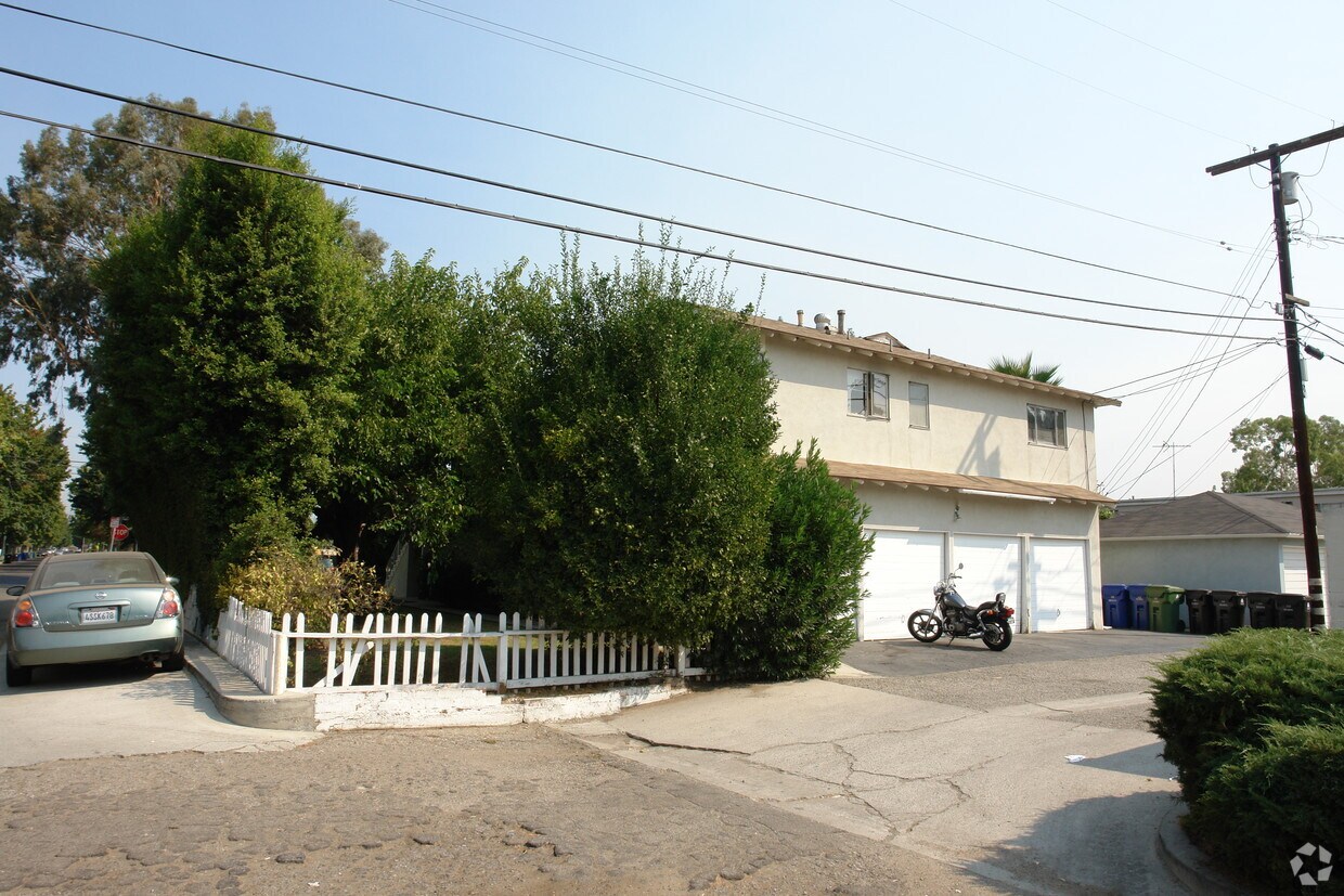Foto del edificio - 14956 Magnolia Blvd