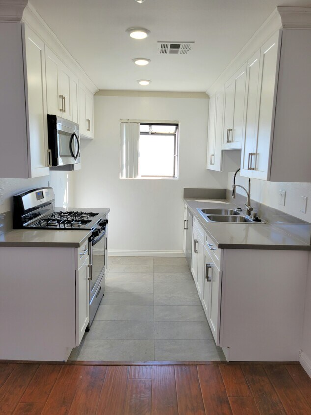 Primary Photo - 14423 Tiara St