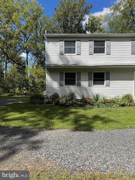 Foto del edificio - 6025 Honey Hollow Rd