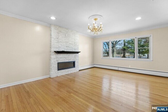 Foto del edificio - 234 Totowa Rd