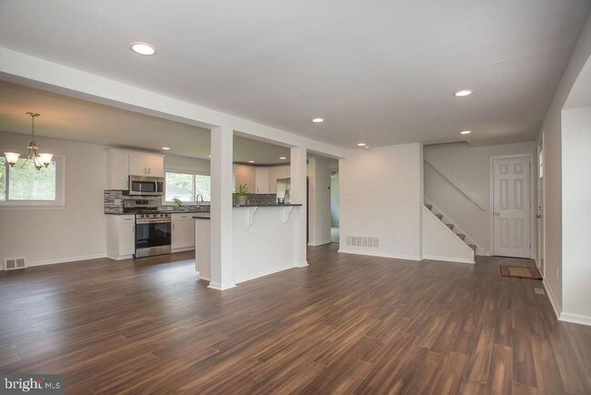 Building Photo - 313 Hudson Dr