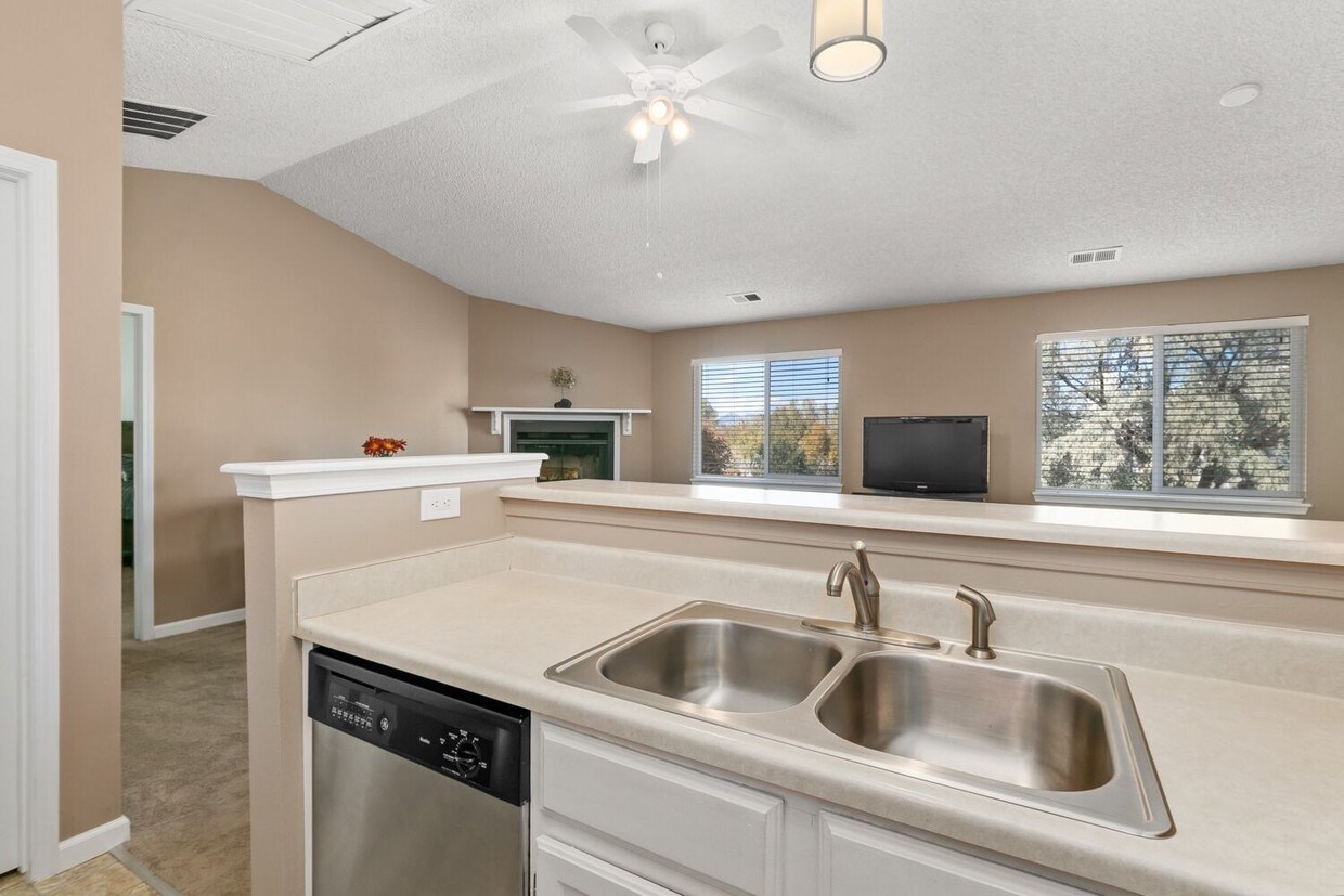 Beautiful 2BD/2BA townhome in Table Mountain Heights - Beautiful 2BD/2BA townhome in Table Mountain Heights