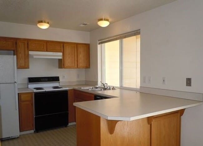 Building Photo - 801 Blueberry Ln