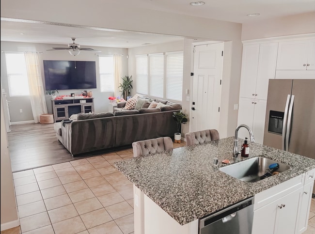 Foto del edificio - 337 MacArthur Way