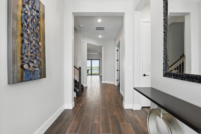 Foto del edificio - 5366 Santa Rosa Ln