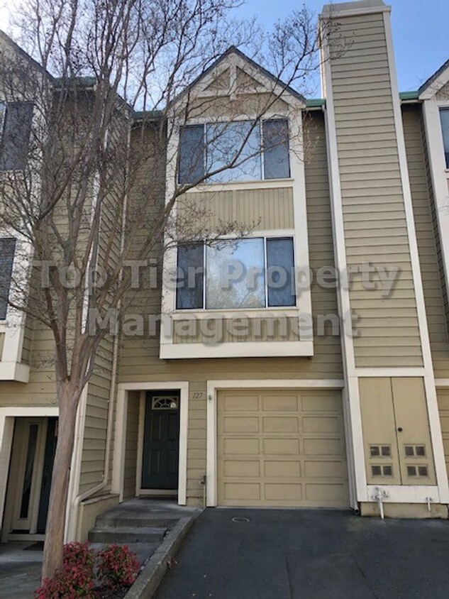 Primary Photo - Spacious 2 Bd/ 2.5 Ba/ 1405 sf Walnut Cree...