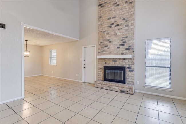 Foto del edificio - 11205 Willowood Creek Dr
