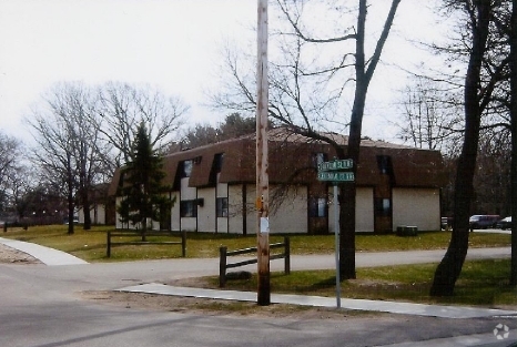 Building Photo - Oakwood Estates Apartments