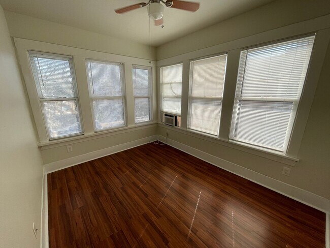 Building Photo - 219 Paschal St