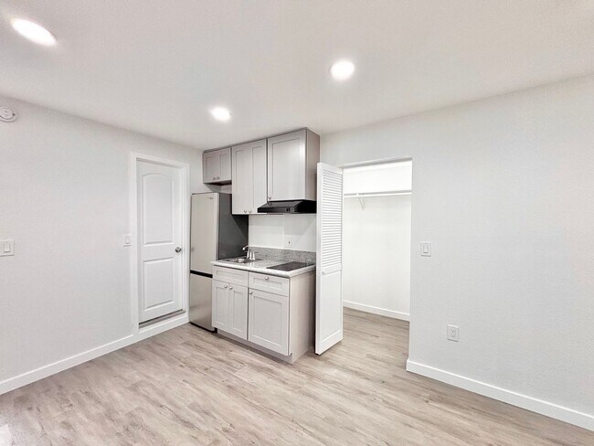 Foto del edificio - 3945 1/2 Lowell Ave