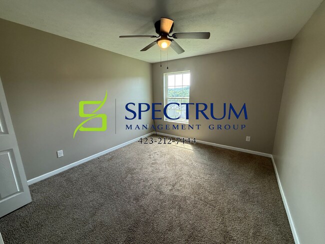 Foto del edificio - Now accepting applications for a 3 bedroom 2 bath with LARGE bonus room single family home in Kod...