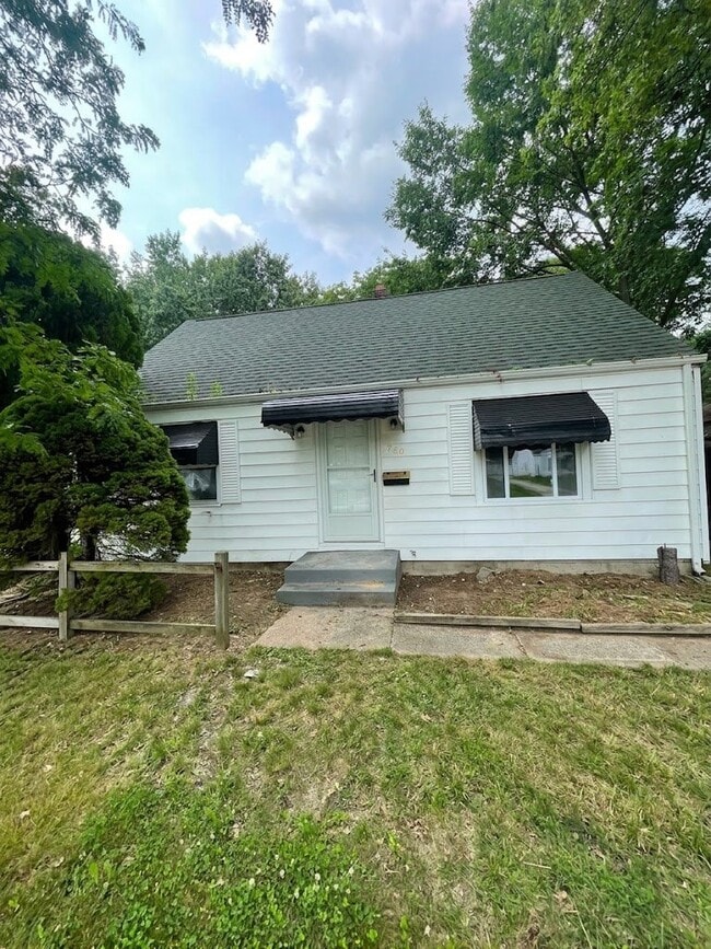 Building Photo - 720 E 258th St