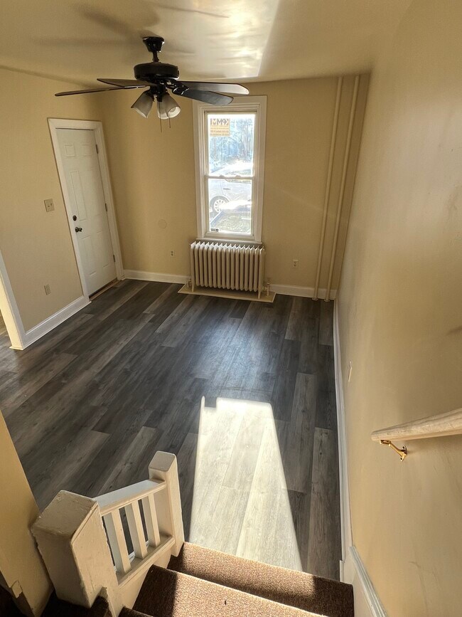 Foto del edificio - 213 N Poplar St