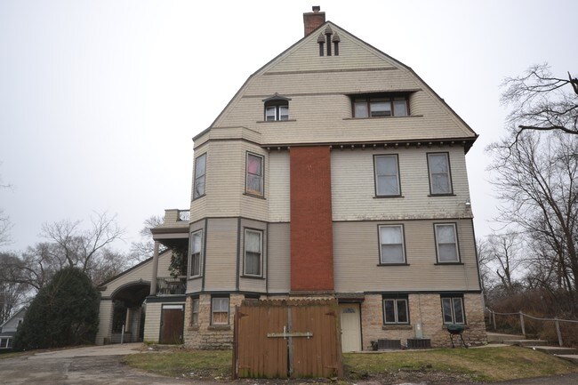 Building Photo - 620 W Highland Ave