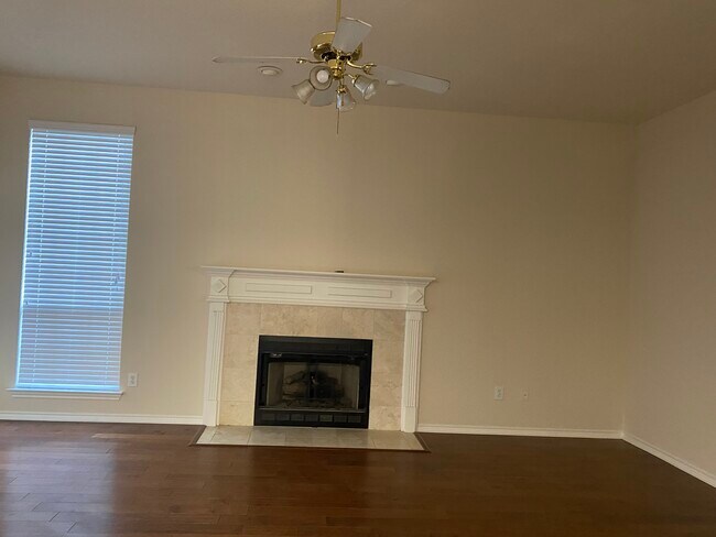 Building Photo - 309 Suncreek Dr