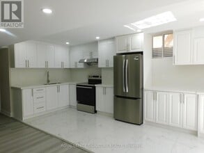 Building Photo - 3 Kalmia Rd