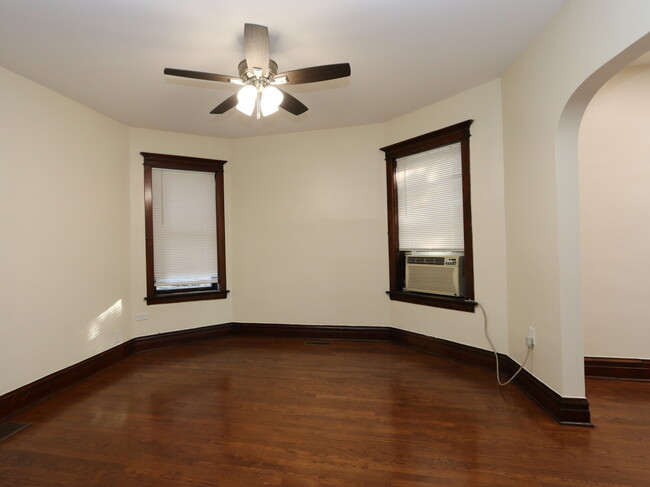 Building Photo - 2333 N Kilbourn Ave