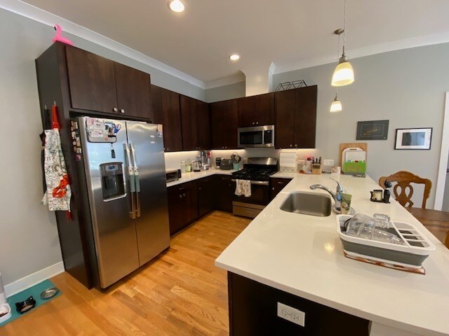 Foto del edificio - 4812 W Montrose Ave