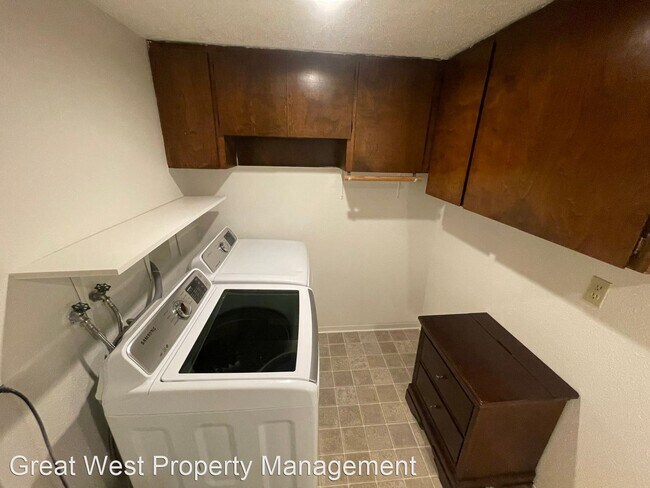 Building Photo - 4 br, 3 bath House - 1316 7th Street SE