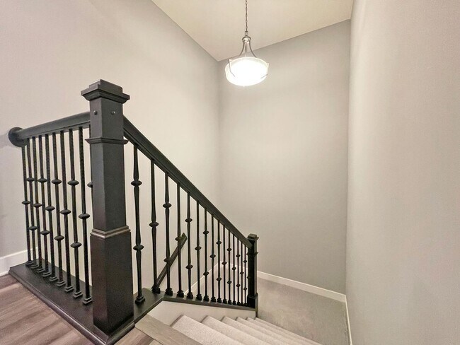 Foto del edificio - Sparkling, SPACIOUS Like-New Home with 3 B...