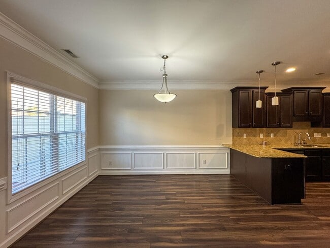 Building Photo - 1120 Braybrooke Pl