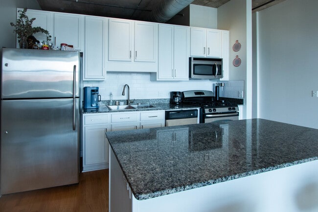 Building Photo - 50 E 16th St