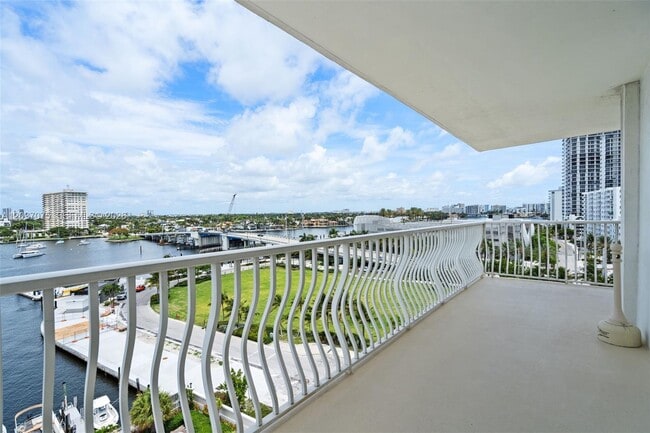 Building Photo - 1 Las Olas Cir