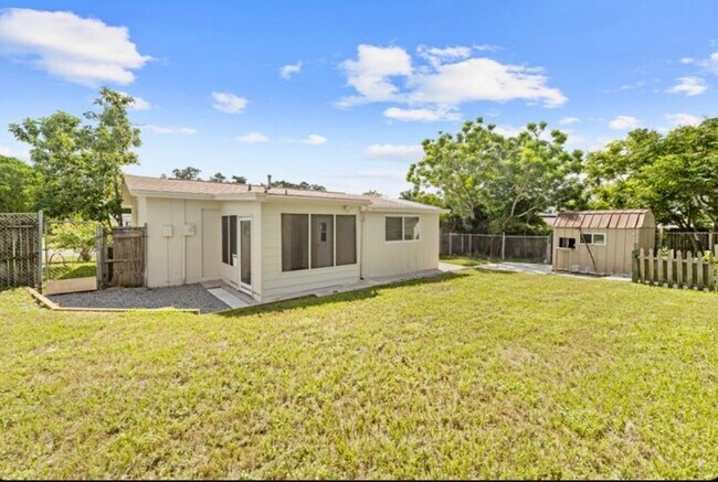 Foto del edificio - Updated 2 bedroom 1 bath with a Bonus Room