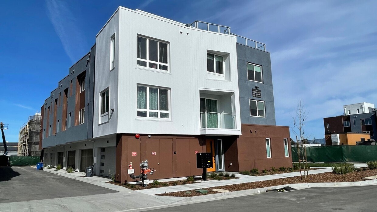 Foto principal - 2163 Stanford St