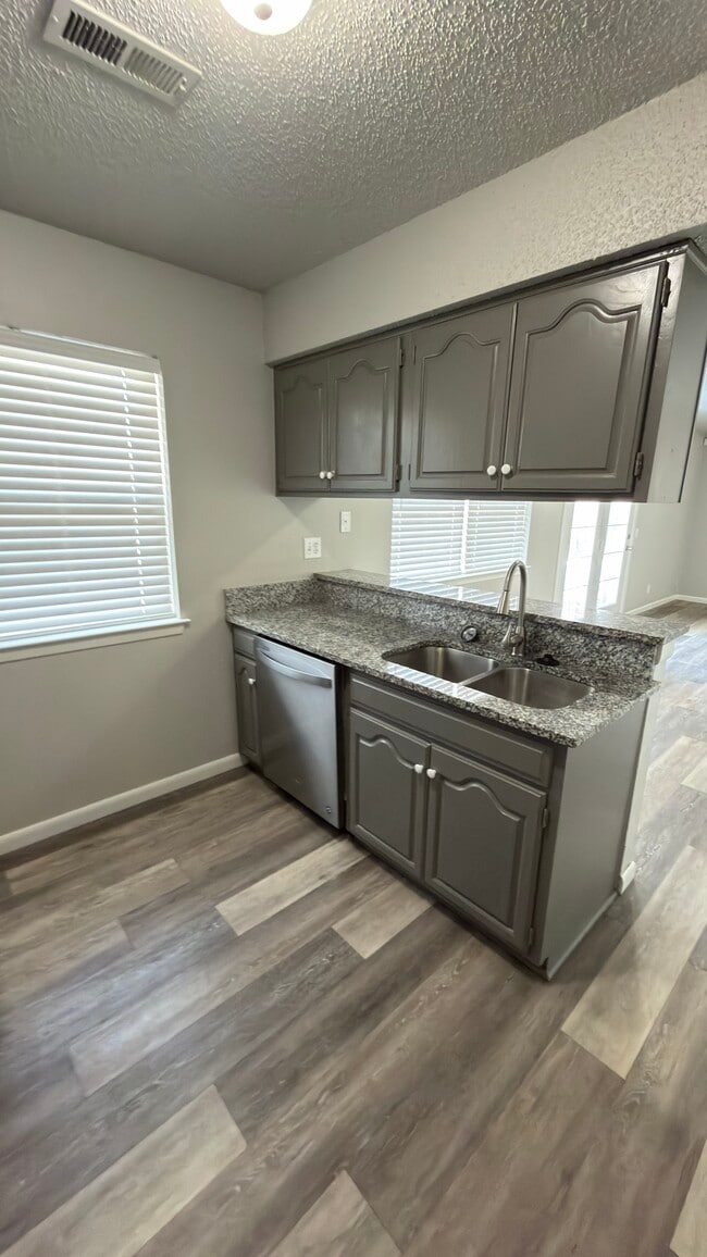 Foto del edificio - 150 W Kent St