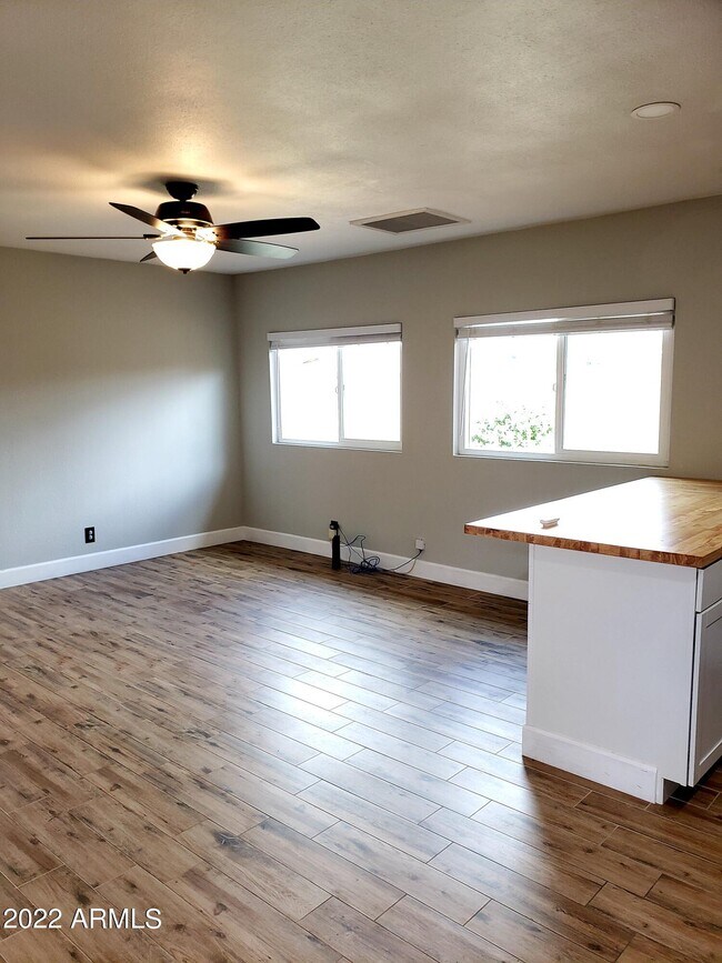 Building Photo - 8702 E Mariposa Dr