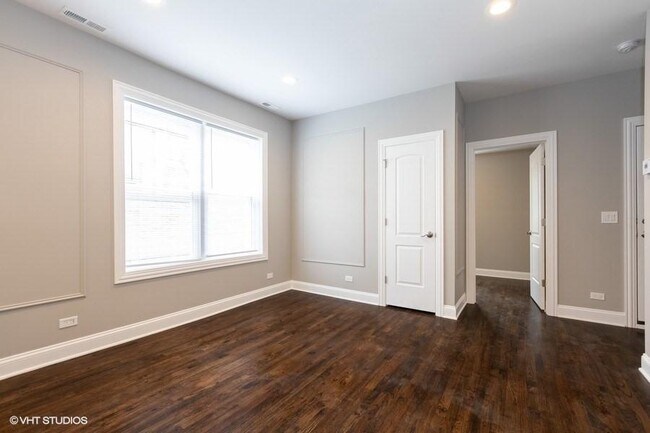 Foto del edificio - 2 bedroom in CHICAGO IL 60625