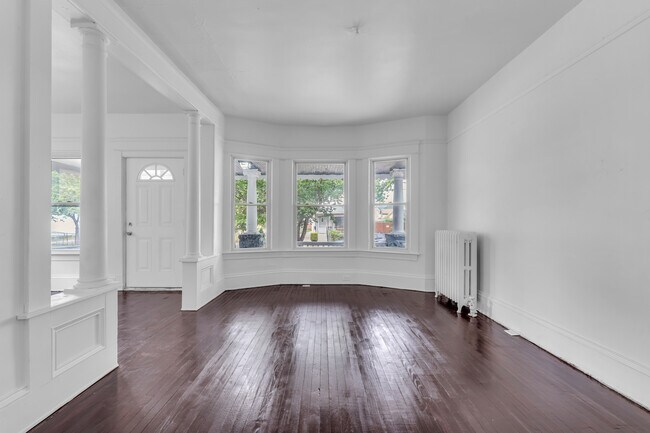 Foto del edificio - 3279 W 32nd St