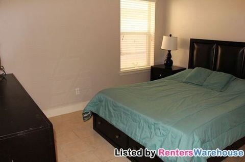 Building Photo - 405 Hogan St