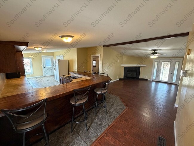 Building Photo - Country home with 3 bedroom 2 bathrooms