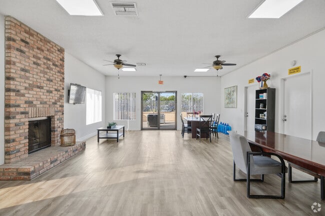 Large Clubhouse with TV and Stereo - La Casa Balboa