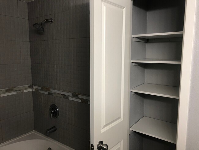 Foto del edificio - 6955 N Durango Dr