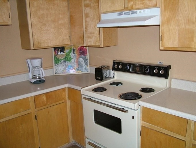Kitchen - 2017-2021 E Lemon St