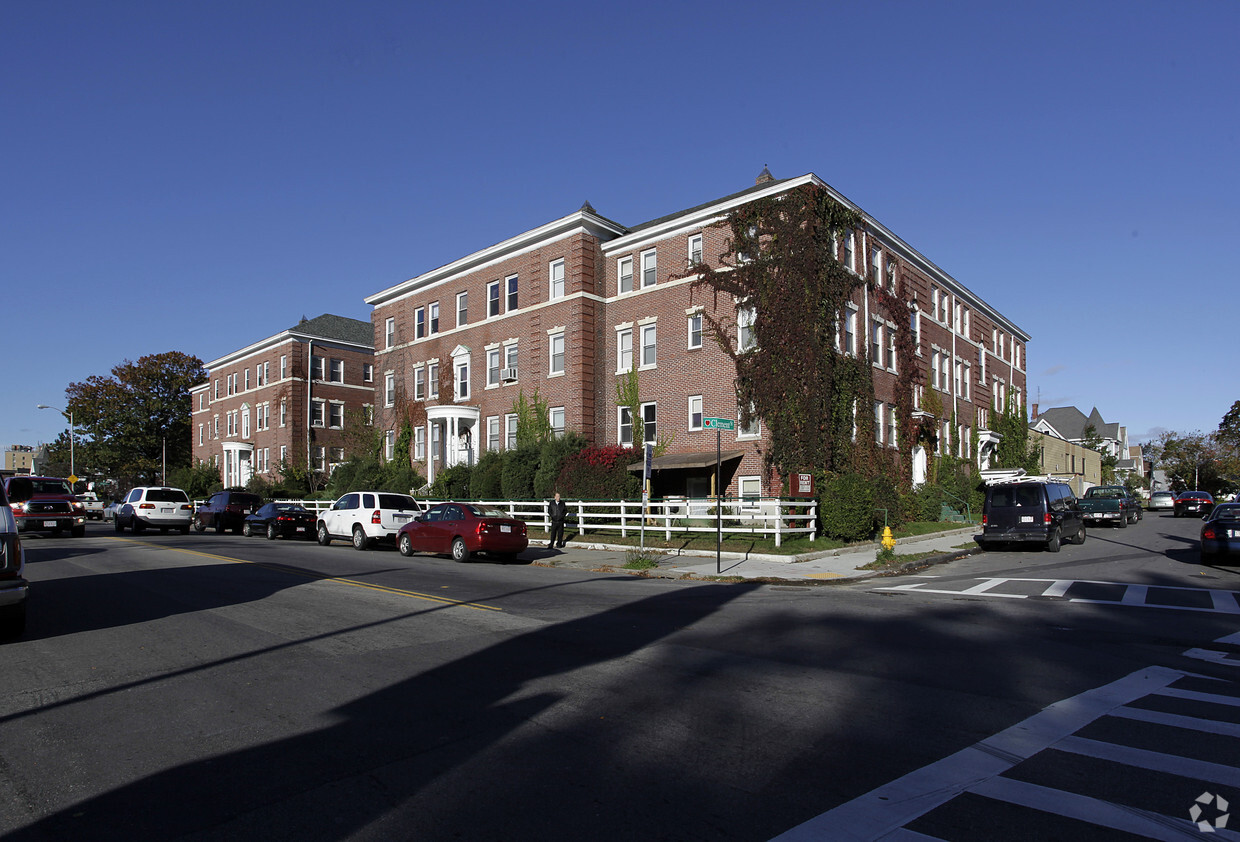 Primary Photo - Longfellow Manor Apartments