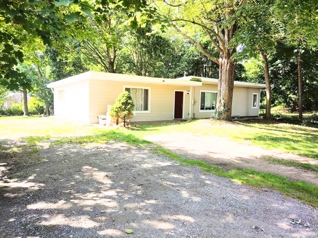 Building Photo - 671 W Clark Rd