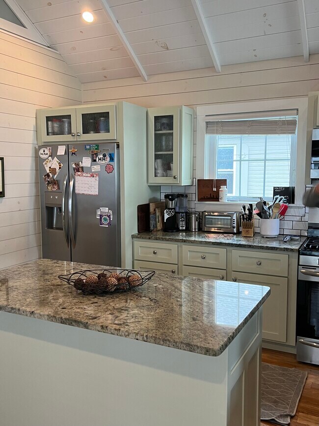 Kitchen Island - 1330 W 70th St