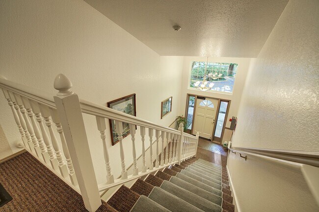 Building Photo - 3Bd/2Ba Redmond Condo